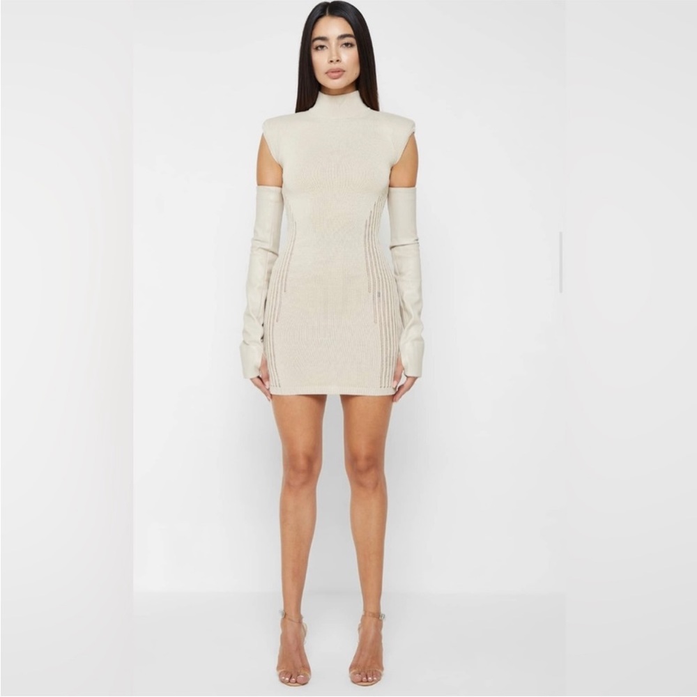 Knitted contour dress with Vegan leather detachable sleeves